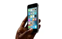 Bán chạy như "tôm tươi", Apple lần thứ 3 đưa iPhone SE lên kệ