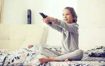 Xem TV nhiều gây nguy cơ béo phì ở trẻ em