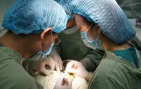 Khám, phẫu thuật khe hở môi, hàm ếch miễn phí cho người dân tại Quảng Ngãi