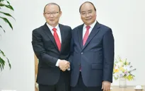 Thủ tướng Nguyễn Xuân Phúc tiếp huấn luyện viên Park Hang-seo