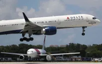 Máy bay Delta Airlines hạ cánh khẩn cấp do bị sét đánh