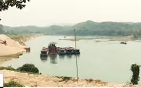 Khai thác cát làm sạt lở đồng ruộng của người dân