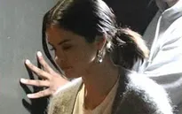 Trong khi Justin Bieber vùi mình trong hôn nhân, Selena Gomez đang làm việc rất chăm chỉ
