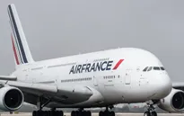 Máy bay Air France hạ cánh khẩn cấp do trục trặc động cơ