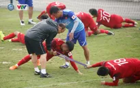 VIDEO: HLV Park Hang Seo "chỉnh" các học trò trong buổi tập thể lực