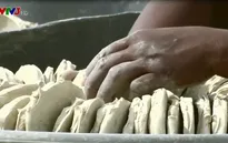 Món ăn đặc biệt được làm từ... bùn