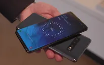 Galaxy S10 xuất hiện lỗi tự bật màn hình khi để trong túi