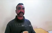 Pakistan trao trả Ấn Độ phi công quân sự