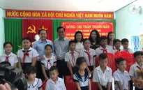 Mang nguồn dinh dưỡng đến với học sinh nghèo vùng Duyên Hải Nam Trung bộ