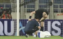 Hy hữu: Trận đấu giữa U23 Việt Nam - U23 Brunei bị gián đoạn vì trọng tài... chấn thương