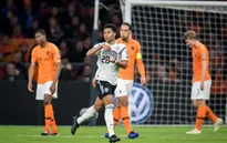 Cựu sao Arsenal chơi như "lên đồng", người hâm mộ thêm ghét Arsene Wenger