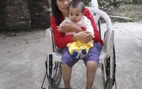 Xót xa mẹ tật nguyền một mình nuôi con mắc bệnh hiểm nghèo