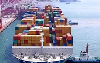 Bloomberg: Thâm hụt thương mại của Mỹ có thể tăng thêm 100 tỷ USD