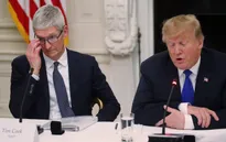 Tổng thống Trump gọi CEO Apple là… Tim Apple
