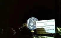 Tàu vũ trụ của Israel gửi hình chụp đầu tiên về Trái đất
