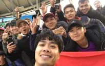 Công Phượng selfie cùng CĐV sau chiến thắng của Incheon United