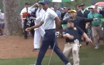 Tiger Woods suýt bị bảo vệ của giải golf The Masters đốn hạ