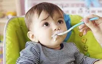 Trẻ đối mặt với nguy cơ béo phì nếu lạm dụng váng sữa