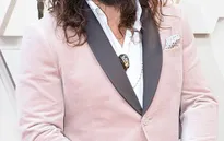 "Aquaman" Jason Momoa gây sốc với hình ảnh mới