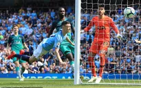 Sao 18 tuổi tỏa sáng, Man City phục hận trước Tottenham để chiếm ngôi đầu Ngoại hạng Anh