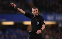 Người cầm còi trận derby Manchester từng mắc sai lầm "khó đỡ" trong quá khứ