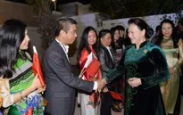 Chủ tịch Quốc hội gặp gỡ cộng đồng người Việt Nam tại Qatar