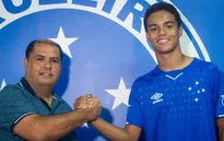 Con trai Ronaldinho ký hợp đồng thi đấu chuyên nghiệp
