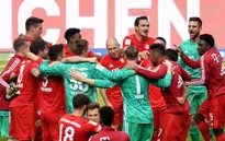 Bayern Munich chia tay "đôi cánh thiên thần" bằng đĩa bạc Bundesliga lần thứ 7 liên tiếp