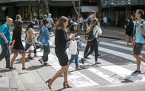 New York, Mỹ đề xuất cấm hành vi vừa đi bộ vừa nhắn tin