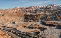 Tổng thống Mỹ ký sắc lệnh trừng phạt 2 ngành công nghiệp của Iran