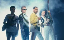Sau “Bohemian Rhapsody”, ban nhạc huyền thoại Queen còn giàu hơn cả… nữ hoàng Anh