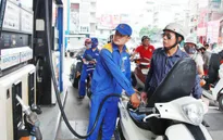 Giá xăng dầu giảm gần 400 đồng/lít