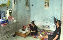 Bố ngồi xe lăn bất lực chứng kiến con trai qua đời, con gái trấn thương sọ não sau tai nạn giao thông