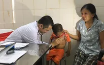 Gương mặt thất thần của người mẹ phát hiện con mắc bệnh tim bẩm sinh