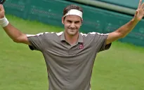 Roger Federer và A. Zverev vào tứ kết giải Halle mở rộng