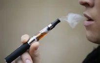 Mỹ: Một thanh niên vỡ hàm do thuốc lá điện tử phát nổ