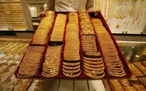 Người dân Mỹ bán trang sức cũ, tranh thủ giá vàng cao