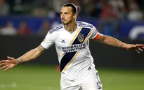 VIDEO: Ibrahimovic ghi bàn đẹp mắt kiểu "xe đạp chổng ngược" trên đất Mỹ