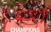 Sao Liverpool khoe "chiêu độc" lưu giữ cảm xúc vô địch Champions League 2018/19