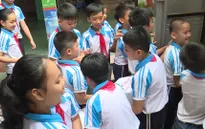 Quỹ Tấm lòng Việt trao tặng 1.400 phần quà tới các em nhỏ tỉnh Hải Dương nhân dịp Quốc tế Thiếu nhi