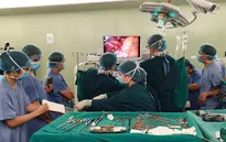 Triển khai kỹ thuật cắt thùy phổi nội soi một đường rạch điều trị ung thư phổi