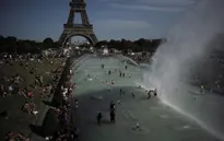 Thành phố Paris (Pháp) ban bố tình trạng khẩn cấp về khí hậu