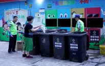 Học phân loại rác để không bị trừ điểm công dân