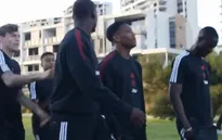 Pogba và Lingard tranh cãi nảy lửa khi đi du đấu
