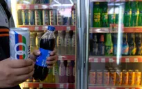 Malaysia đánh thuế nước ngọt để chống béo phì