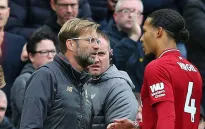 Trước thềm Siêu cúp nước Anh, Van Dijk “bật lại” HLV Klopp