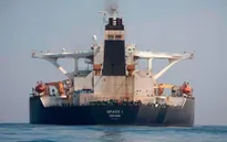 Mỹ dọa trừng phạt bất kỳ ai nếu hỗ trợ tàu chở dầu Iran