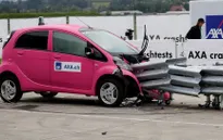 Nguy cơ tai nạn từ những chiếc xe điện hạng sang