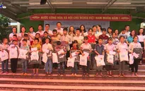 Tặng học bồng cho học sinh vùng cao tỉnh Thái Nguyên trước thềm năm học mới