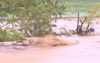 Mưa lũ cuốn trôi 17 người tại huyện Quan Sơn, Thanh Hóa